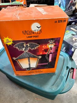 Halloween crooked lamp post for Halloween prop decor