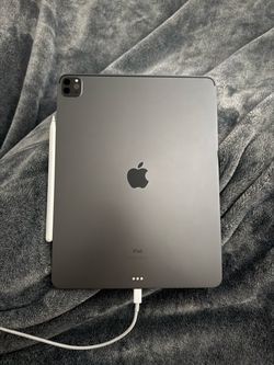 iPad Pro 12.9” 4th Gen 128GB + Apple Pencil 2 + Case – Like New