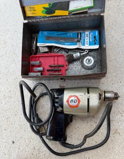 vintage Black & Decker 1/4" home utility electric drill, model 711