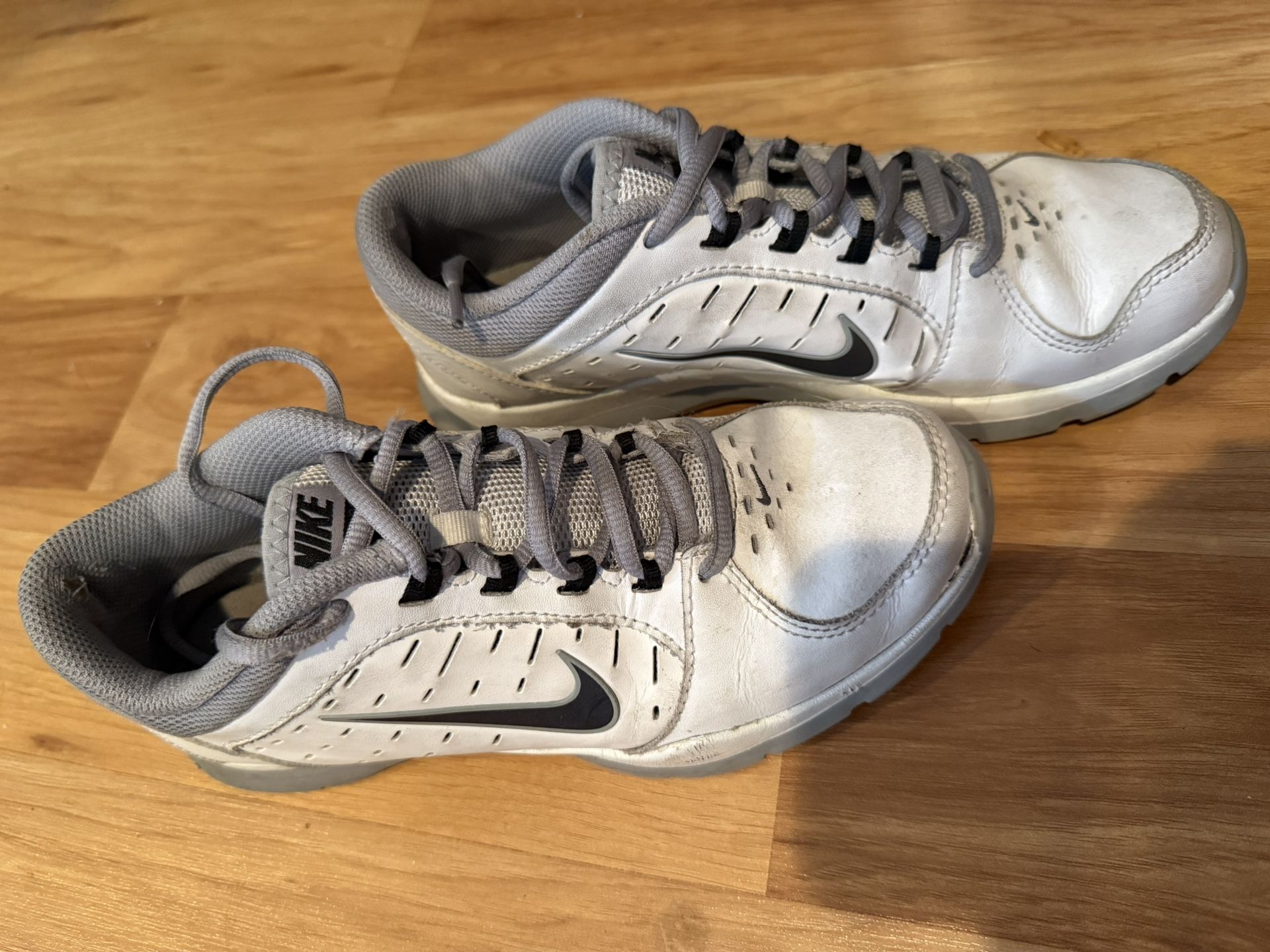 Nike Tennis Shoes