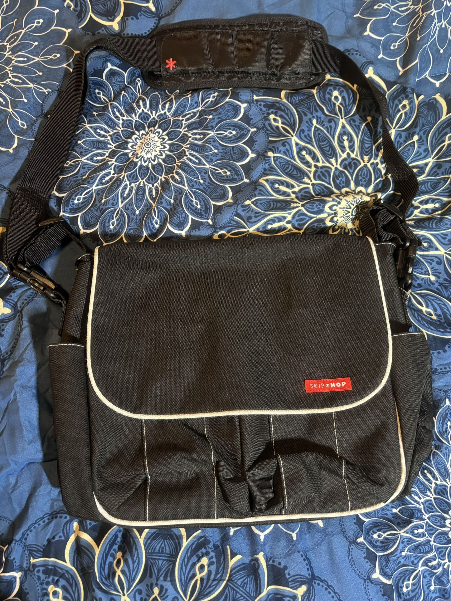 Skip Hop Dash Deluxe Diaper Bag