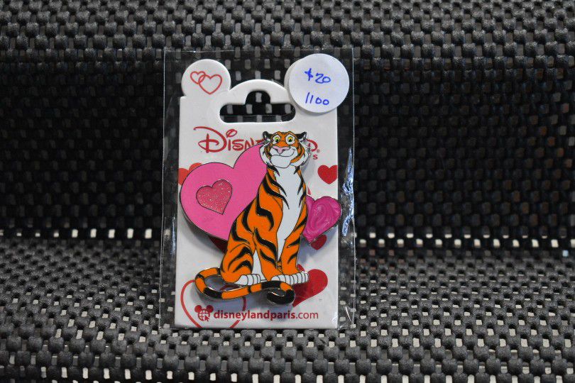 Disney Aladdin Jasmine Rajah Heart Paris Pin