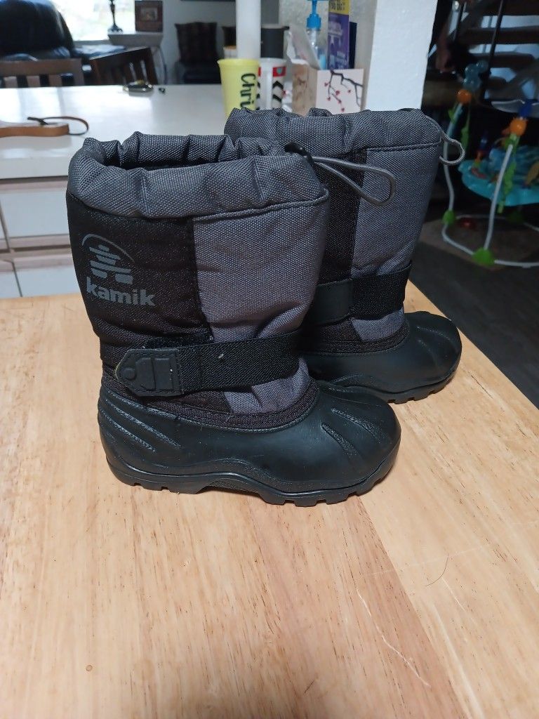 Toddler Size 10 Kamek Snow Boots Gray And Black And Brand New Condition