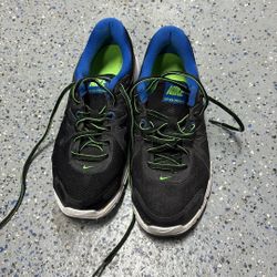 Nike Revolution 2, Size 7 