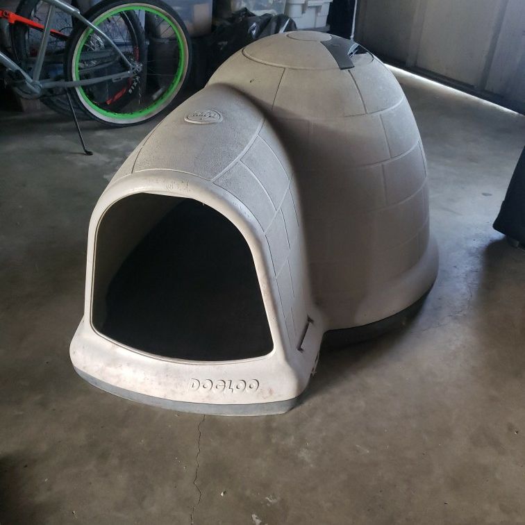 Petsmart igloo 2025 dog house door
