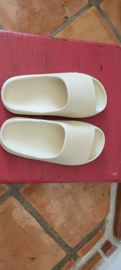 Women's Comfy Sandals Size 9