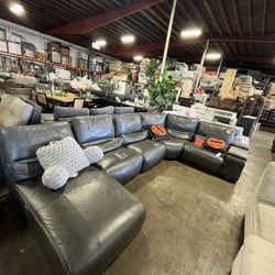 Leather Reclining Sectional in Dark Grey 
