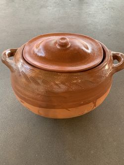 Olla de barro para la birria. Birriera. Producto de mexico