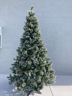 Christmas tree w/ lights