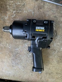 Central pneumatic air impact wrench