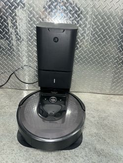 iRobot Roomba i7 Robot Vacuum + Clean Base Auto Empty Dock