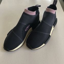 Dinkarville Verfijnen Bijdrager ADIDAS NMD CS1 Women's Sneakers 11 US for Sale in Las Vegas, NV - OfferUp