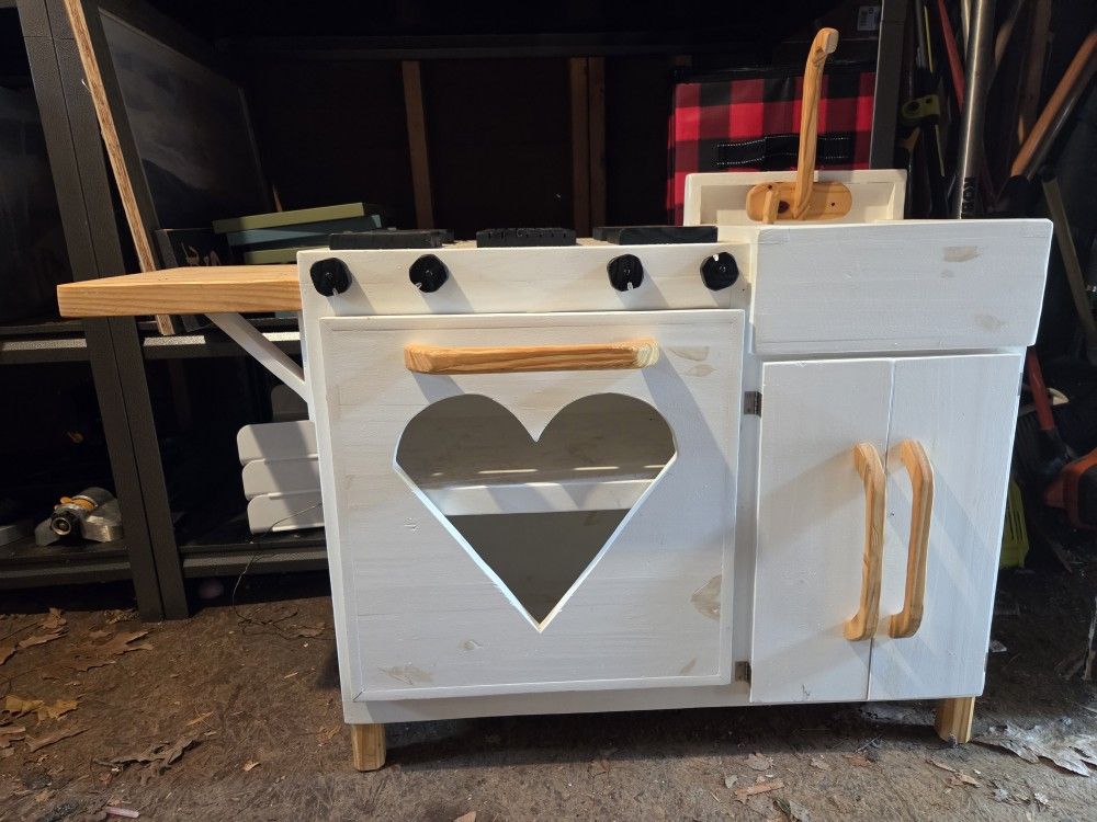 Play Kitchen And Accessories