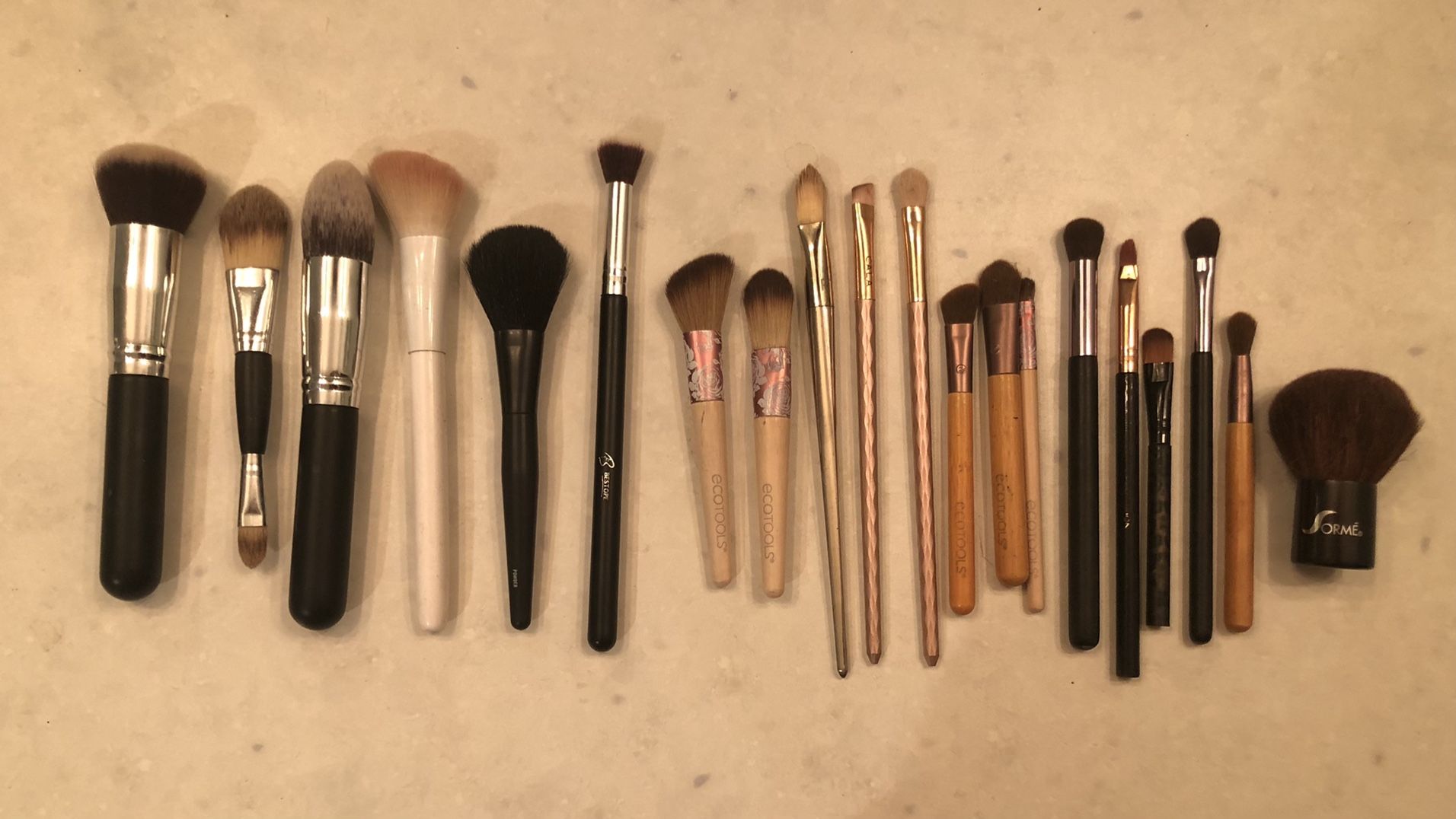 20 Piece Makeup Brush Collection Cosmetics Art Brushes Multiple Sizes And Brands