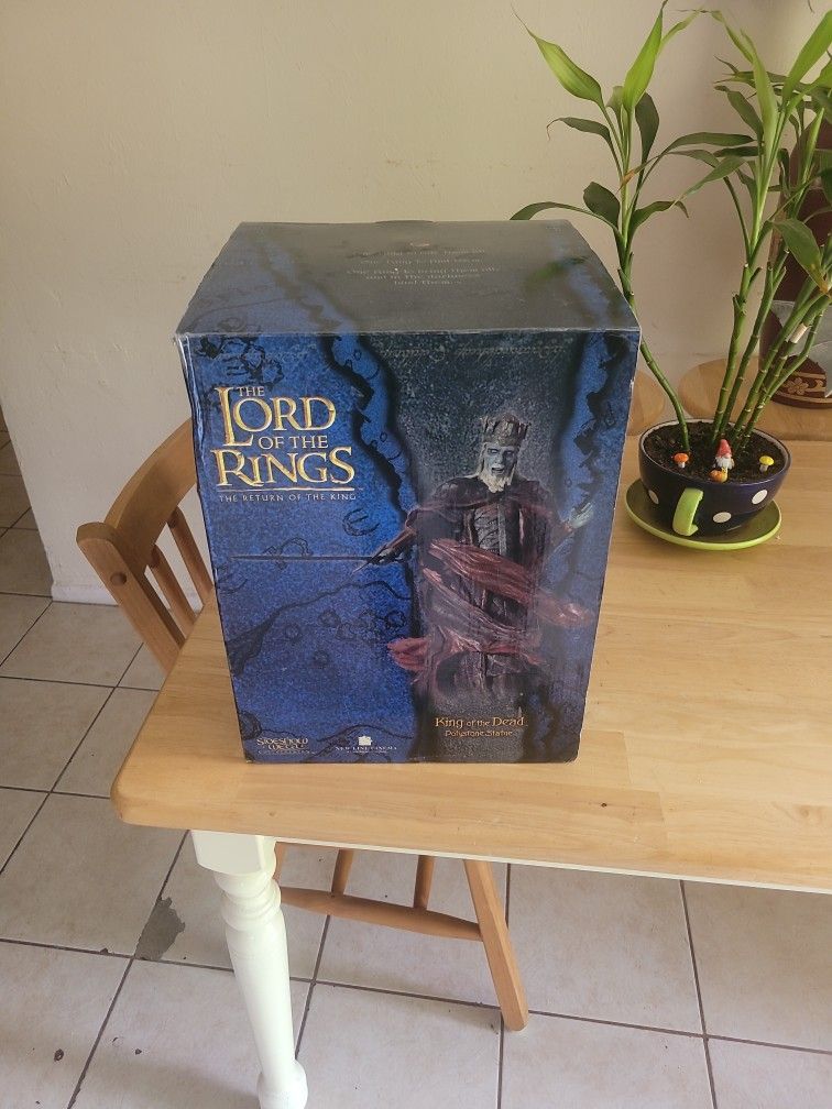 Lord Of The Rings King Of The Dead Polystone Statue