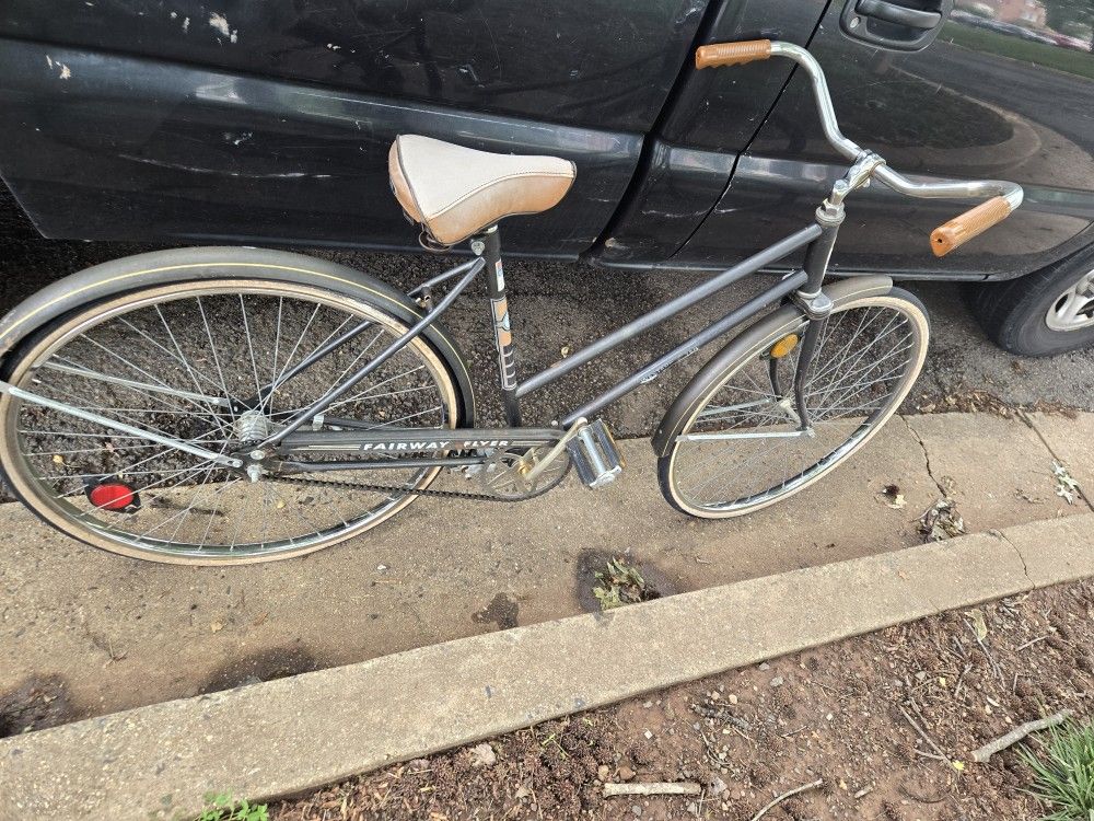 Vintage Western Flyer women's bicycle 26inches needs a tube