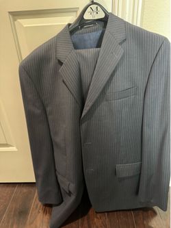 Suit, jacket and pants. 42 regular