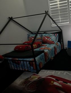 Full Montessori Bed w Mattress