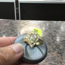 10kt Gold Diamond Ladies Ring With Big Diamond 1.5 Ct Valentine Special