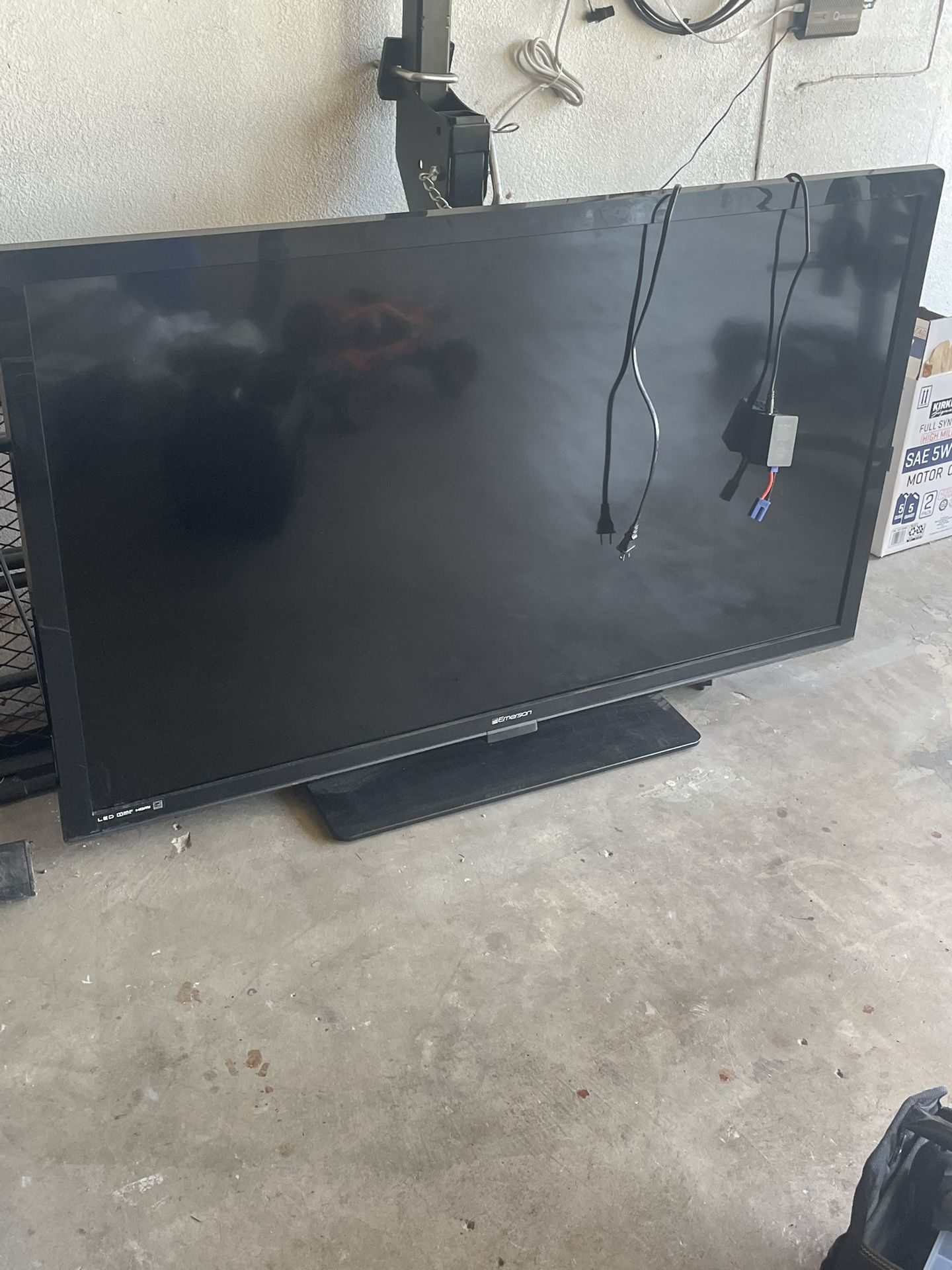 50 Inch Emerson Tv