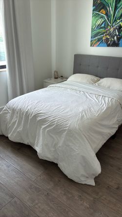 Full size bed