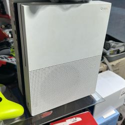 Xbox One S Excellent Condition