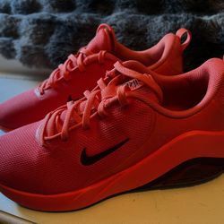 Women’s Nike’s Sz 8.5 Brand New