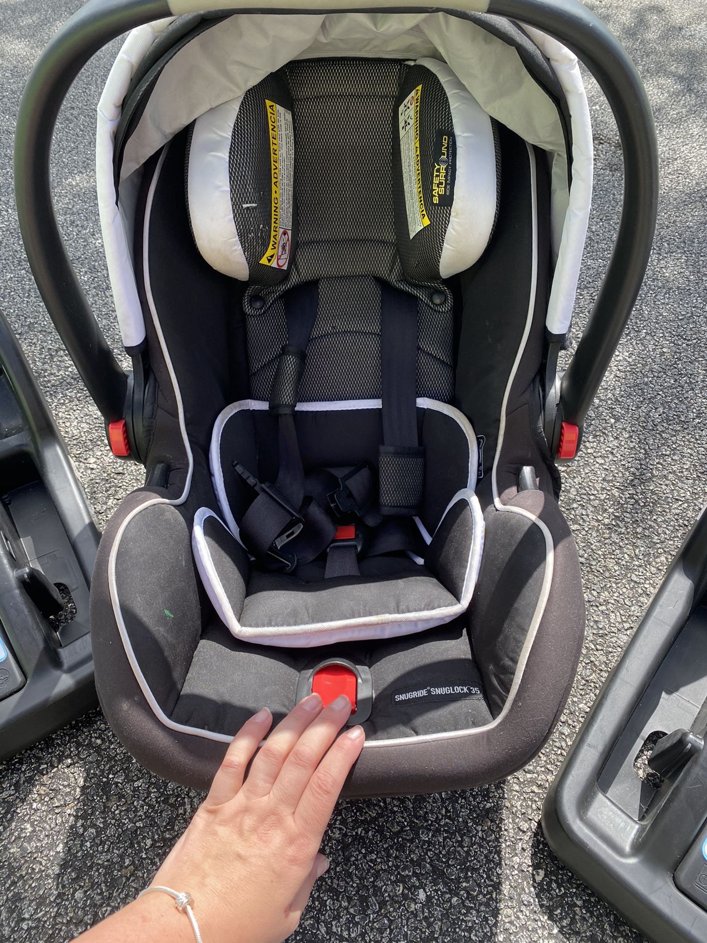 Snugride Snuglock 35 car seat with two bases