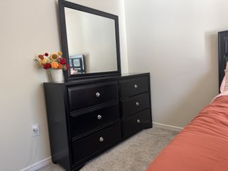 Queen Bedroom Set