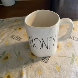 Rae Dunn Mug (honey)