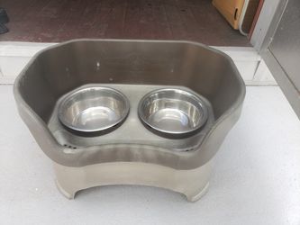Raised Dog Feeder