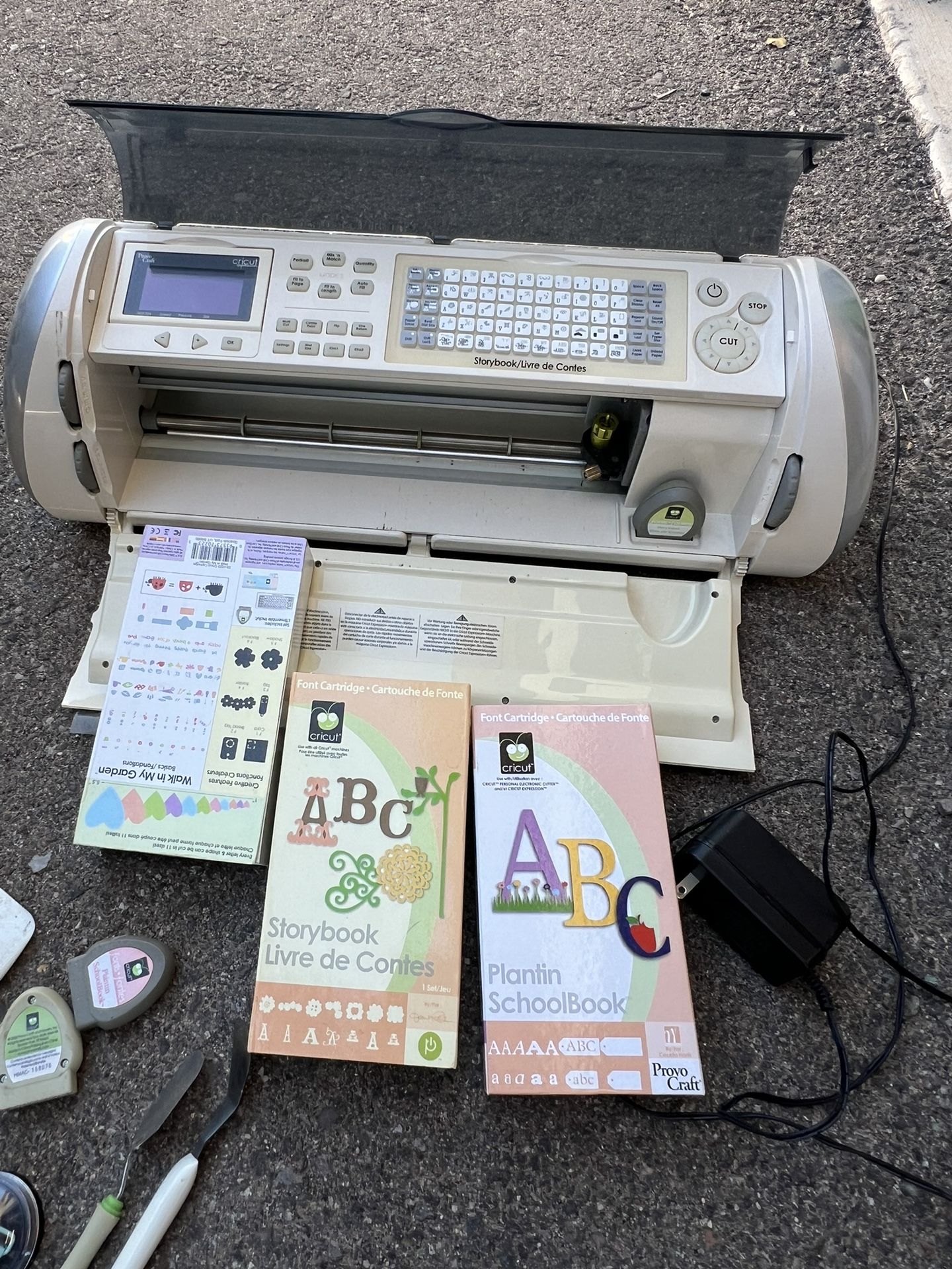 Crickut Machine With Accessories