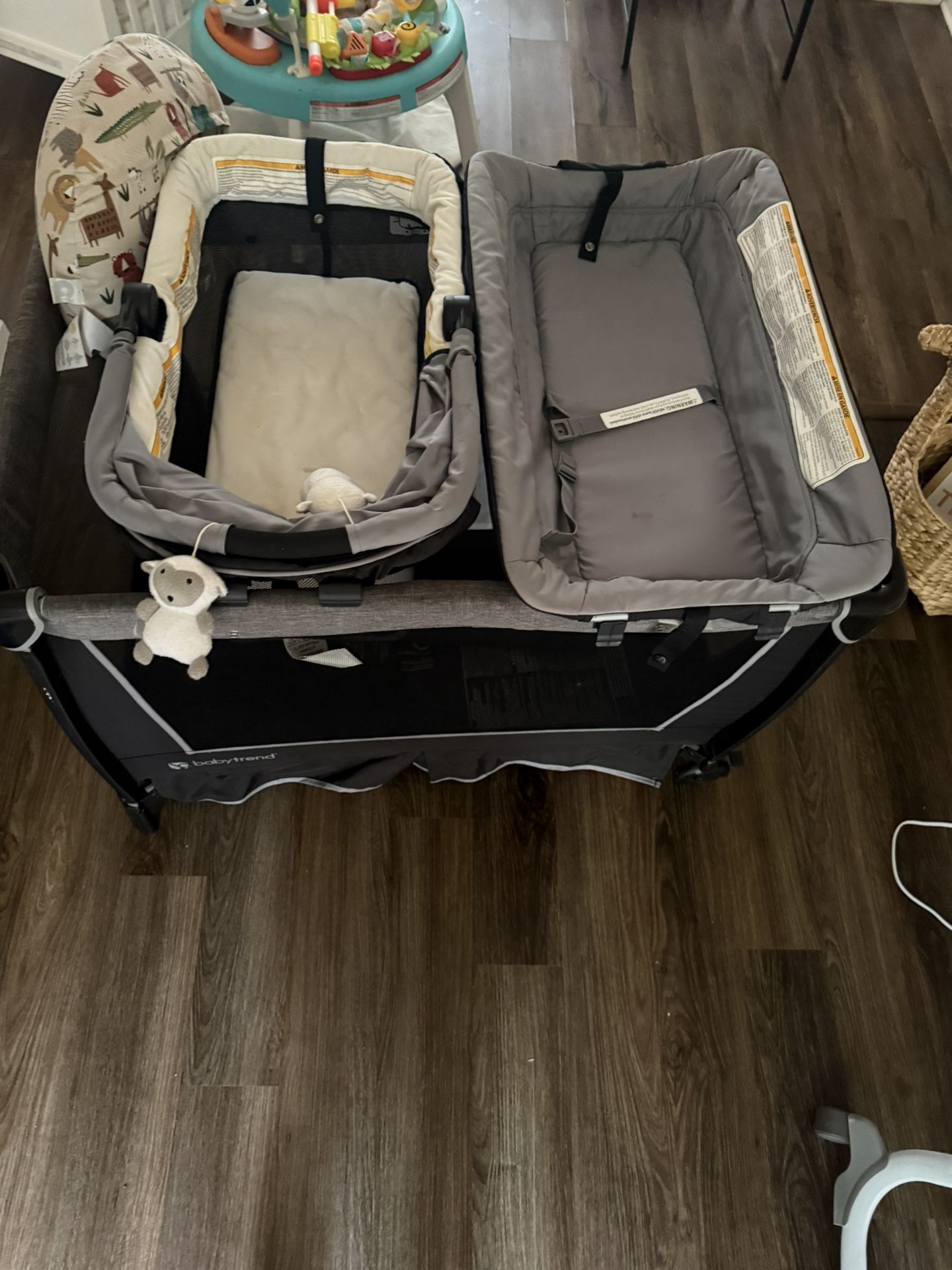 Pack And Play With Bassinet And Changing Table