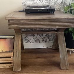 Set of 2 End Tables 