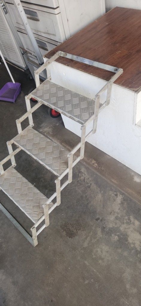 Aluminum RV steps