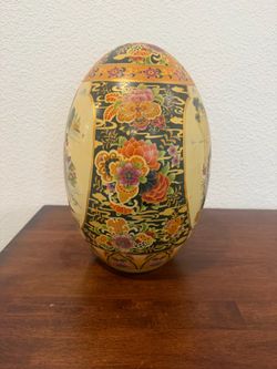 Beautiful vintage Chinese eggs