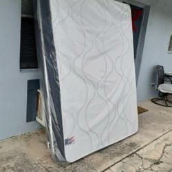 NEW QUEEN-SIZE MATTRESS AND BOX SPRING - 2PC