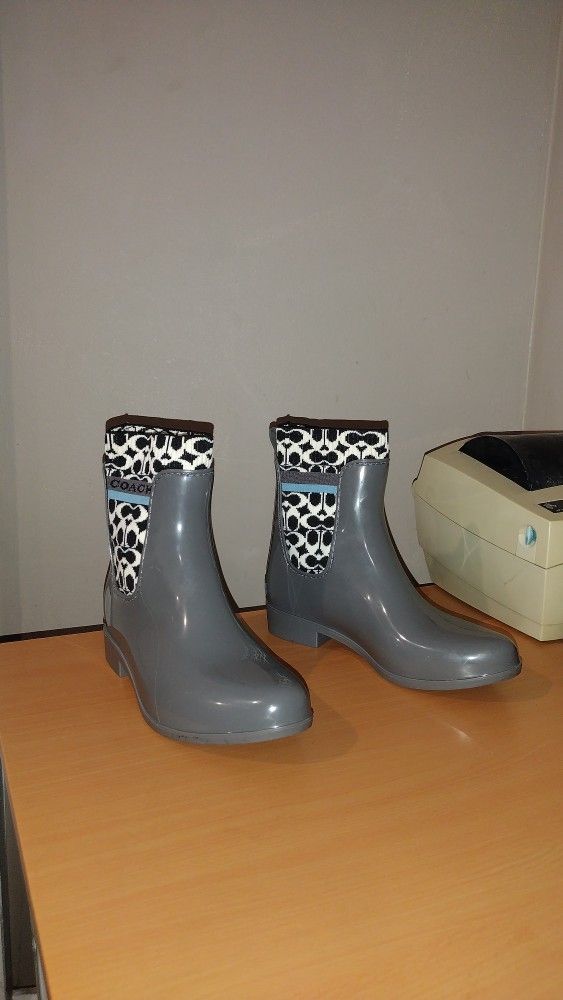 COACH WOMEN RAIN BOOTS SIZE 5