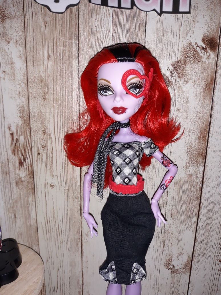 Operetta Monster High Doll wit EXTRA outfit!