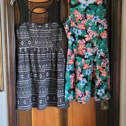 Set of two FOREVER 21 women's dress. Size L