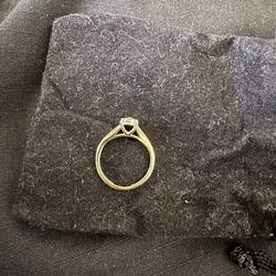 Good ring with diamonds 