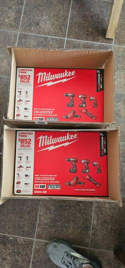 Milwaukee
M18 18V Lithium-lon Cordless Combo Kit (5-Tool) with (2) Batteries, Charger and Tool Bag
