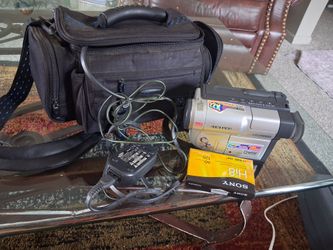 Samsung Hi8 Camcorder with Bag and Accessories