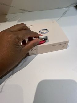 Oura Ring 4 – Size 8 – Brushed Silver