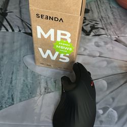 Ergonomic vertical wireless mouse