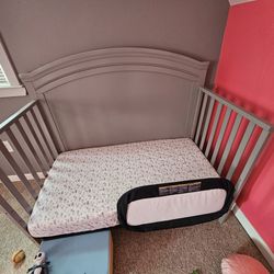 Simmons Convertible Crib And Serta Firm Mattess Toddler/baby Side