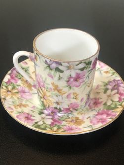 Tiny teacup set