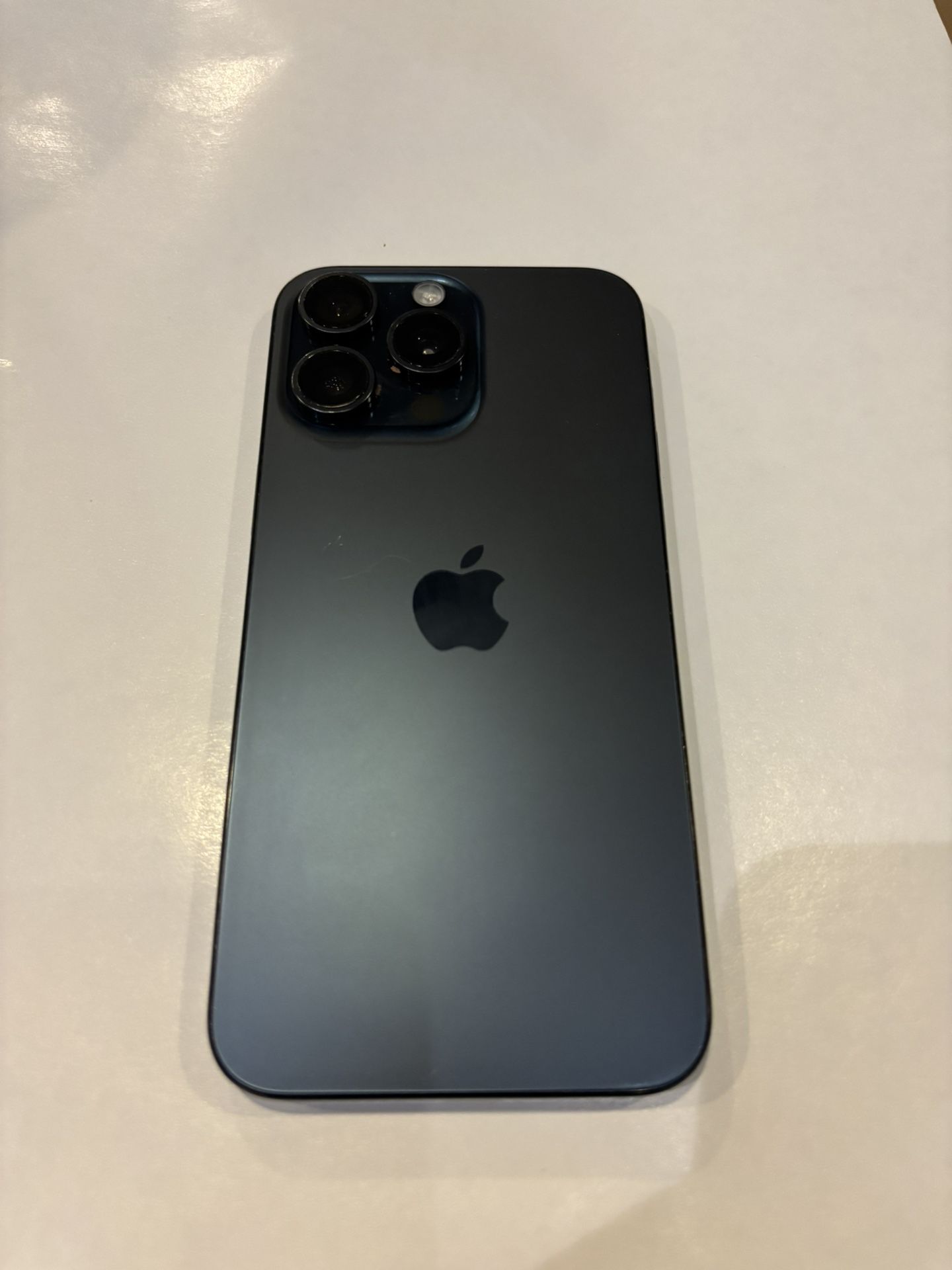 iPhone 15 Pro Max 1TB Storage  (small Spot on Screen See Photo) 