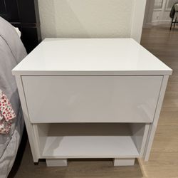 White End Table 