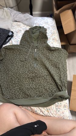 Green crop top hoodie size 2xl
